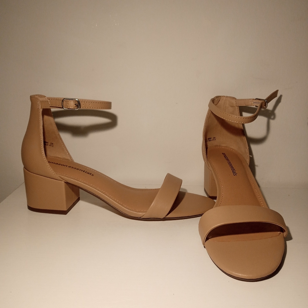 NWT Beige Heeled Sandal 10.5